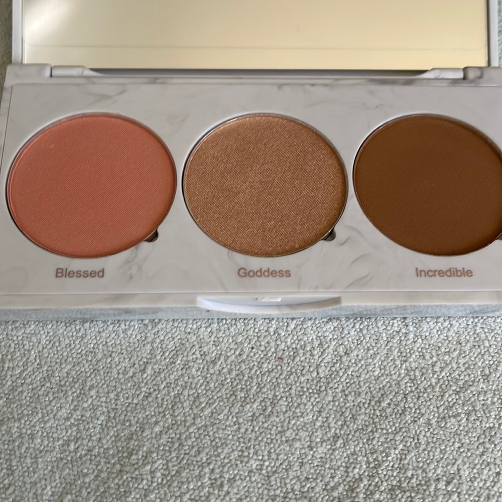 Realher Ultimate Glow Getter 3 pan Face palette